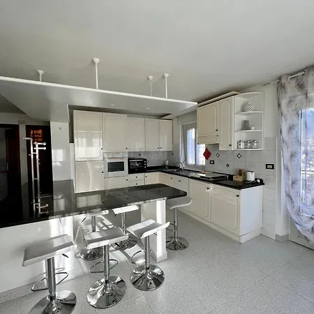 Beau Soleil アパート アオスタ